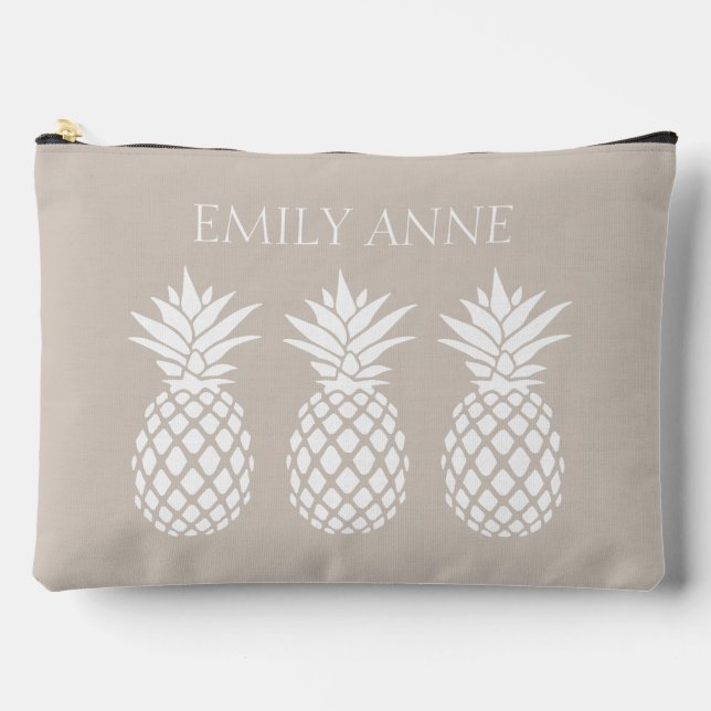 Preppy White Pineapels auf Beige Zubehörtasche (Vorderseite)