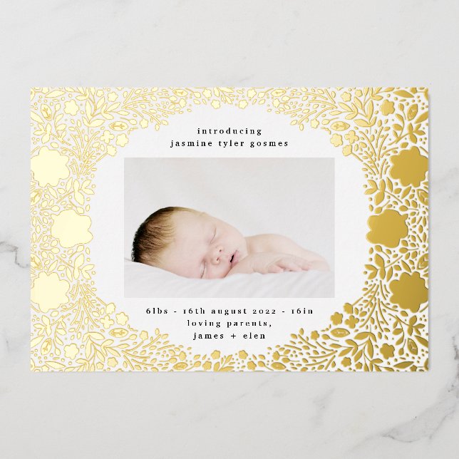 Pressed Gold Foil Florals Baby Birth Ankündigung (Vorderseite)
