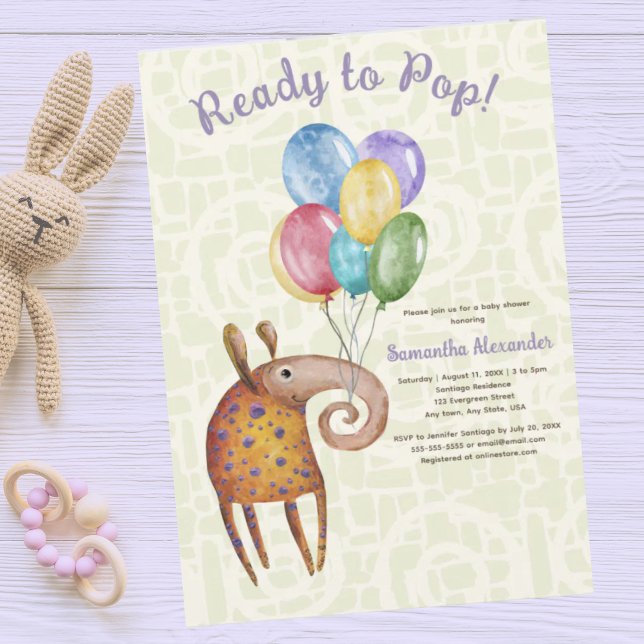 Prêt à lancer une invitation au baby shower pop (Ready to Pop baby shower invitation. Cute aardvark holding balloons. Pastel green pattern background)