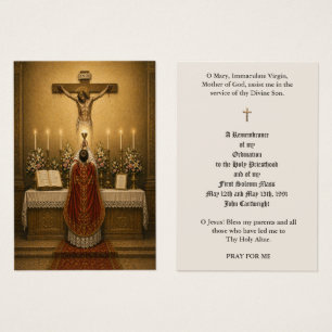 Prêtre élevant le calice à la messe latine traditi