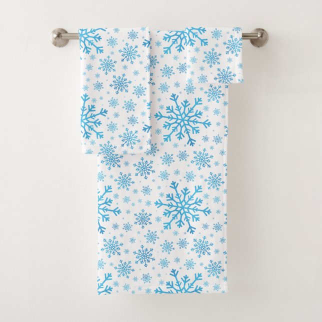 Pretty Blue Christmas Snowflakes sur Winter White (En situation)