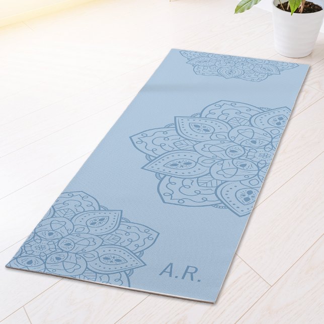 Pretty Blue Decorative Modern Mandala And Initials Yogamatte (Von Creator hochgeladen)
