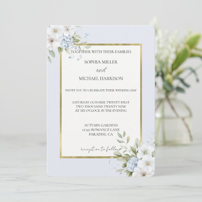 Pretty Blue White Floral Wedding Einladung (Stehend Vorderseite)