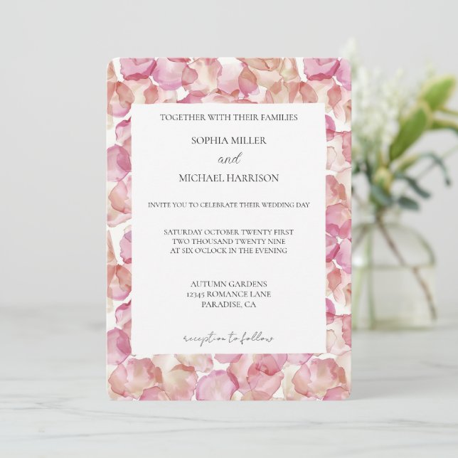 Pretty Cream Blush Pink Rose Petals Floral Wedding Einladung (Stehend Vorderseite)