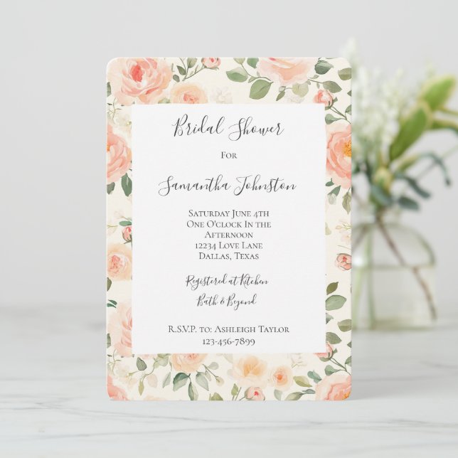 Pretty Cream Peach Floral Bridal Shower Einladung (Stehend Vorderseite)