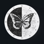 Pretty Elegant Butterfly Black & White Day Night Runde Wanduhr<br><div class="desc">Beautiful round clock with black and white butterfly design.</div>