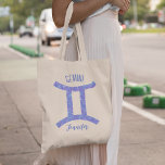 Pretty Gemini Astrology Sign Custom Birthday Tragetasche<br><div class="desc">This pretty purple and lavender Gemini tote bag features your astrological sign from the Zodiac in a beautiful sparkle like the constellations. Customize this cute astrology symbol gift with your name in cursive script for someone with a late May or early June birthday.</div>