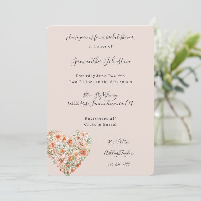 Pretty Peach Floral Heart Bridal Shower Einladung (Stehend Vorderseite)