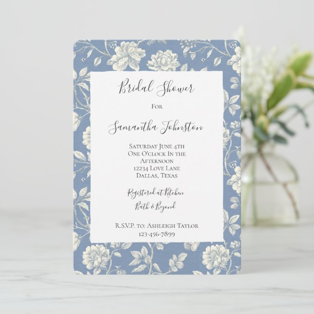 Pretty Romantic Blue Cream Flowers Bridal Shower Einladung (Stehend Vorderseite)