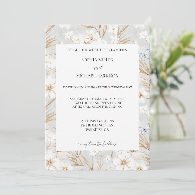 Pretty White Flowers Blue Butterflies Wedding Einladung (Stehend Vorderseite)