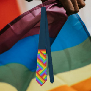 Pride Quarter: Regenbogenflaggen-Akzent Krawatte