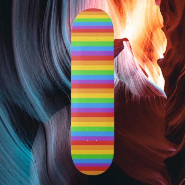 Pride Ride: Horizontale Regenbogenflagge Skateboard (Von Creator hochgeladen)