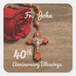 Priester 40. Ordination Jubiläum Rose und Rosary Quadratischer Aufkleber