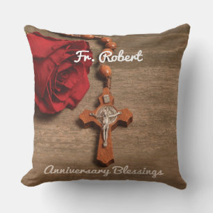 Priesterweihejubiläum Rote Rose und Rosenkranz Kissen