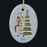 Primitive Snowman Keramik Ornament<br><div class="desc">Dieser süße,  primitive Schneemann hat eine lange Weihnachtsmannmütze auf,  Sterne für Knöpfe und einen schönen warmen Schal. Er ist stehend neben einem schneebedeckten Baum vor einem Hintergrund blauer Wirbel. Die Rückseite des Ornaments hat den gleichen blauen Wirbel Hintergrund und kann personalisiert werden,  da es vollständig anpassbar ist.</div>
