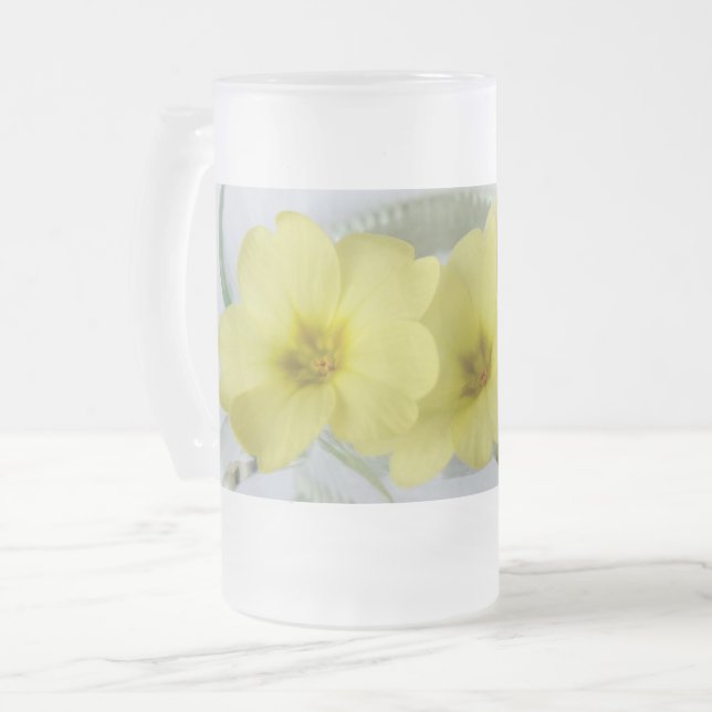 Primrose in einer Kaffeetasse (Vorderseite Links)