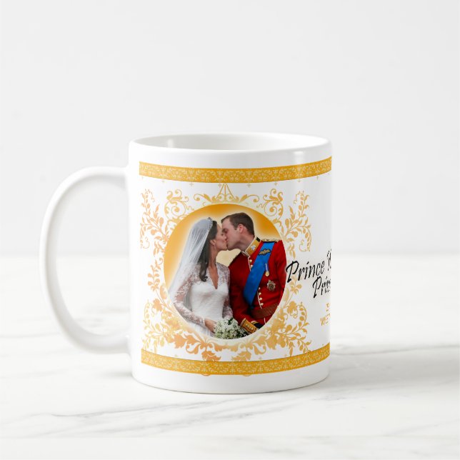 Prince William et tasse de baiser de mariage de (Gauche)
