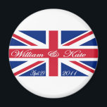 Prince William und Kate Magnet<br><div class="desc">*DIESES SPEZIELLE ROYAL WEDDING COMMEMORATIVE GIFT IST TEIL EINER BEGRENZTEN EDITION SERIE. NUR 100 KÖNNEN IN JEDEM STIL* HERUNTERGELADEN WERDEN, UM DIE ROYAL WEDDING KEEPSAKES ZU ERHÖHEN!</div>