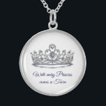 Princess Tiara Sterling Silberkette<br><div class="desc">Diese zauberhafte,  silberne Halskette zeigt sich in einer glitzernden Kristalltiara mit blauem Farbtext. Mittlere Größe angezeigt. Passen Sie diesen Artikel an und ändern Sie das Foto und den Beispieltext mit Ihrem,  wenn Sie möchten oder kaufen,  wie gezeigt. Anpassen mit dieser Vorlage. Lizenziertes Bild</div>