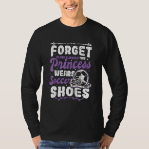 Princess Wears Fußballschuhe Weibliche Fußballspie T-Shirt