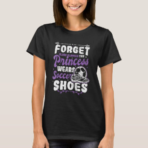 Princess Wears Fußballschuhe Weibliche Fußballspie T-Shirt