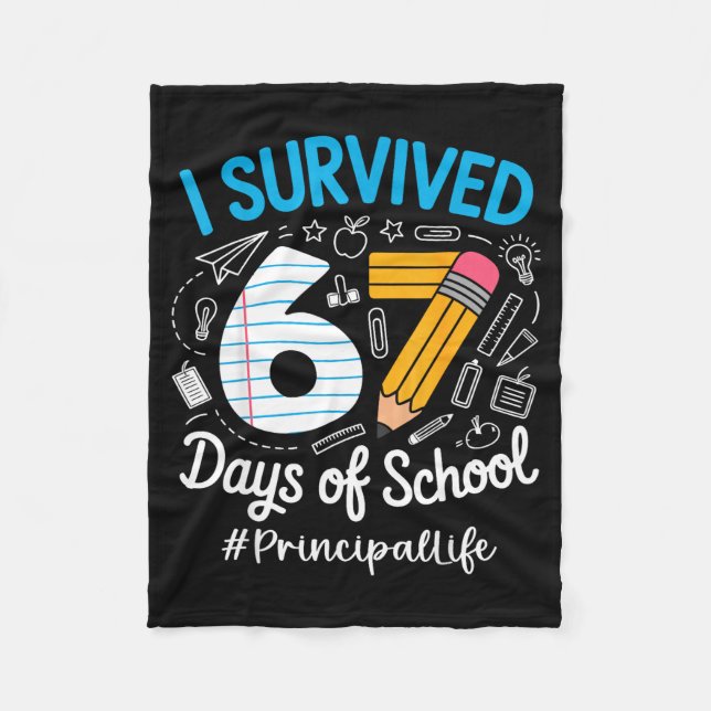 Principal Survived 67 Days Of School Humor Design  Fleecedecke (Vorderseite)