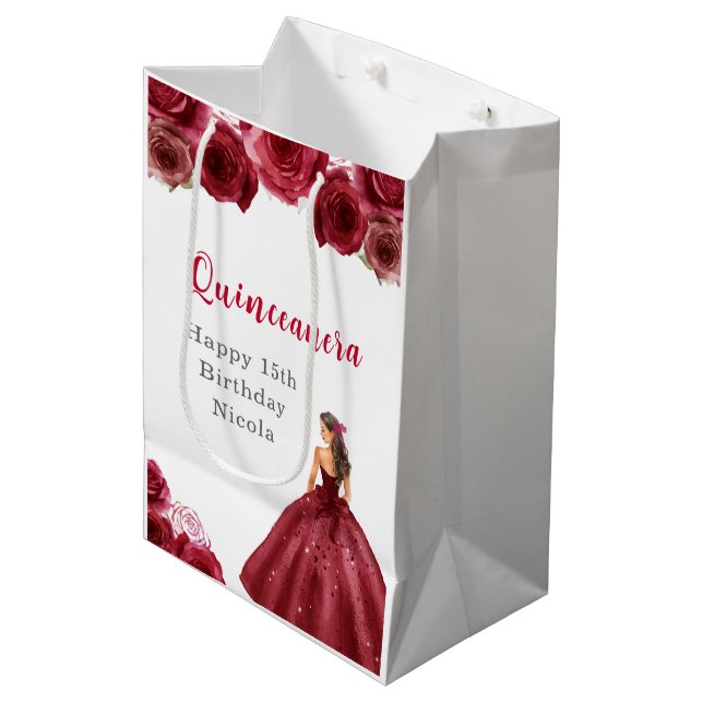 Prinzessin im Roten Kleid Quinceanera Mittlere Geschenktüte (Vorderseite Schrägansicht)
