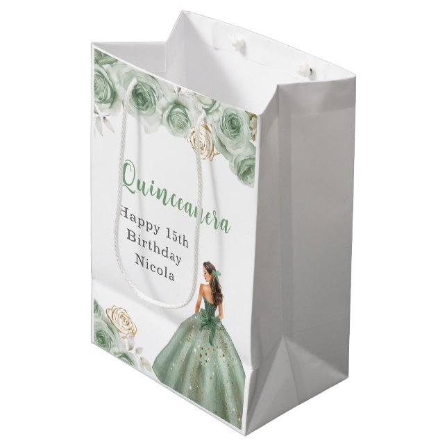 Prinzessin in einem sanften grünen Kleid Quinceane Mittlere Geschenktüte (Vorderseite Schrägansicht)