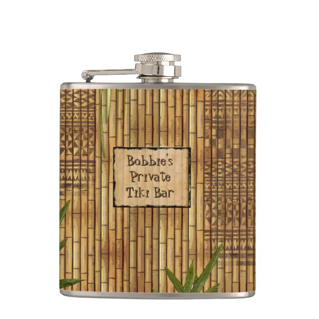 Privates Tiki Bar mit Ihrem Namen auf ihm Flachmann (Vorderseite)