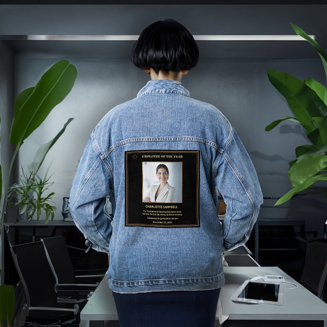 Prix De L'Employé De L'Année Photo Entreprise (Employee Of The Year Photo Business Award Denim Jacket at the office. )