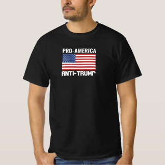 ‚PRO AMERICA, ANTI TRUMP‘ B/W ‚TRUMP IST EIN TRAIT T-Shirt