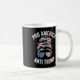 Pro America Anti Trump Messy Bun politische Flagge Kaffeetasse