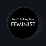 Pro-Feminismus Knopf Button<br><div class="desc">" Your'e,  das mit einem feministischen" Pro-Feminismus Knopf-Ausdruck der Gleichheit spricht</div>