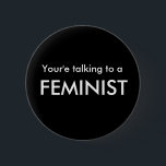 Pro-Feminismus Knopf Button<br><div class="desc">" Your'e,  das mit einem feministischen" Pro-Feminismus Knopf-Ausdruck der Gleichheit spricht</div>
