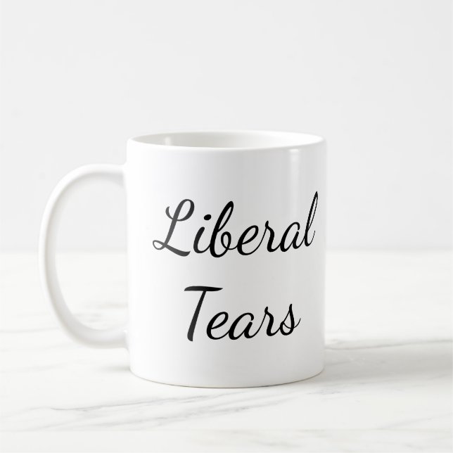 Pro-Trumpf zerreißt lustige konservative Kaffeetasse (Links)