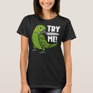 Probieren Sie mir Papagei mit Knife ich gelben Nac T-Shirt