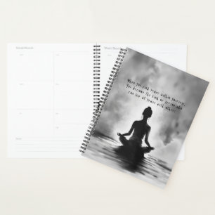 Professeur de méditation de yoga Pose du lotus Pei