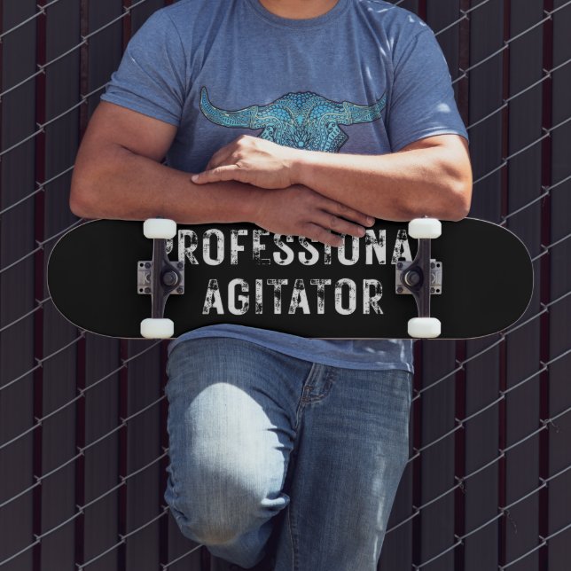 PROFESSIONAL AGITATOR  SKATEBOARD (Außenbereich 3)