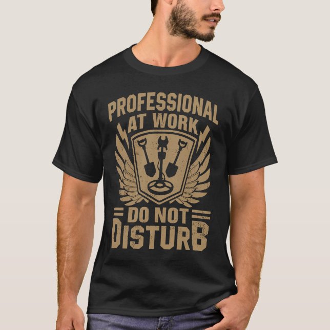 Professional At Work Do Not Disturb T-Shirt (Vorderseite)