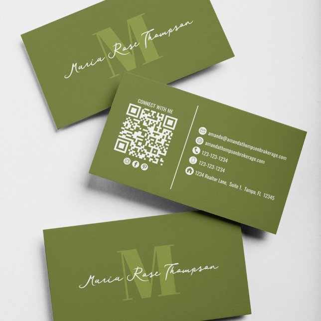 Professionelles modernes Monogramm Grün QR-Code  Visitenkarte (Elegant olive green monogram business card featuring a custom QR code for instant connections.)