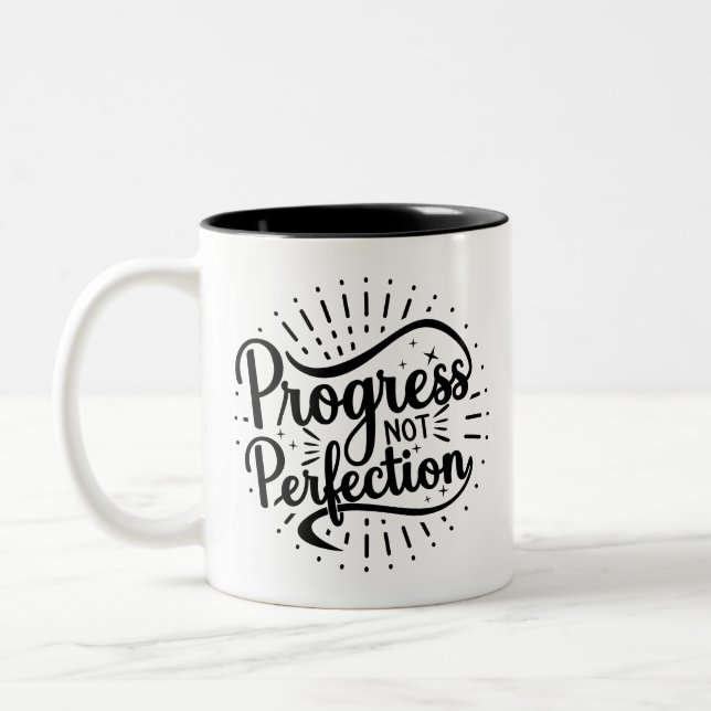 Progrès pas la perfection café à deux tons Mug (Gauche)