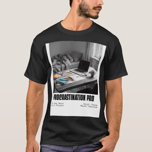 Prokrastinations-Profi – Lustiger Prokrastinations T-Shirt (Vorderseite)