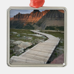 Promenade in Waterton Glacier International Ornament Aus Metall