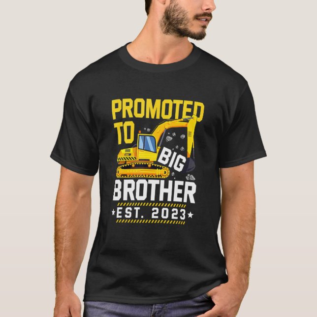 Promoted to Big Bro 2023 Leveled up to Big Brother T-Shirt (Vorderseite)