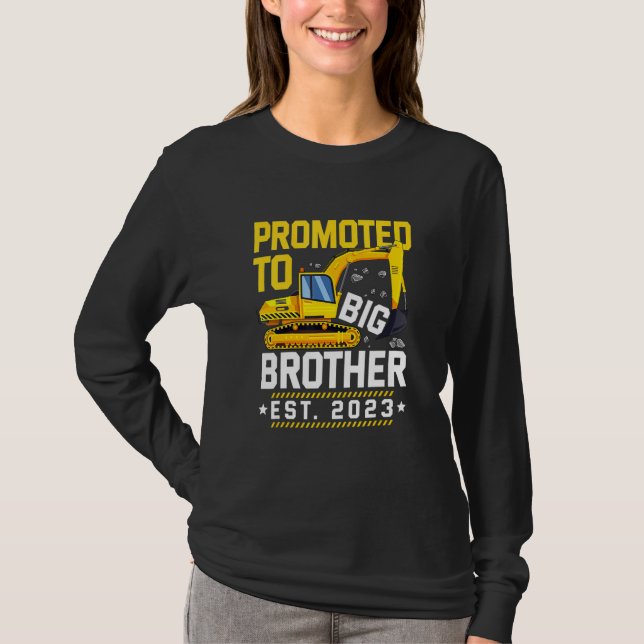 Promoted to Big Bro 2023 Leveled up to Big Brother T-Shirt (Vorderseite)