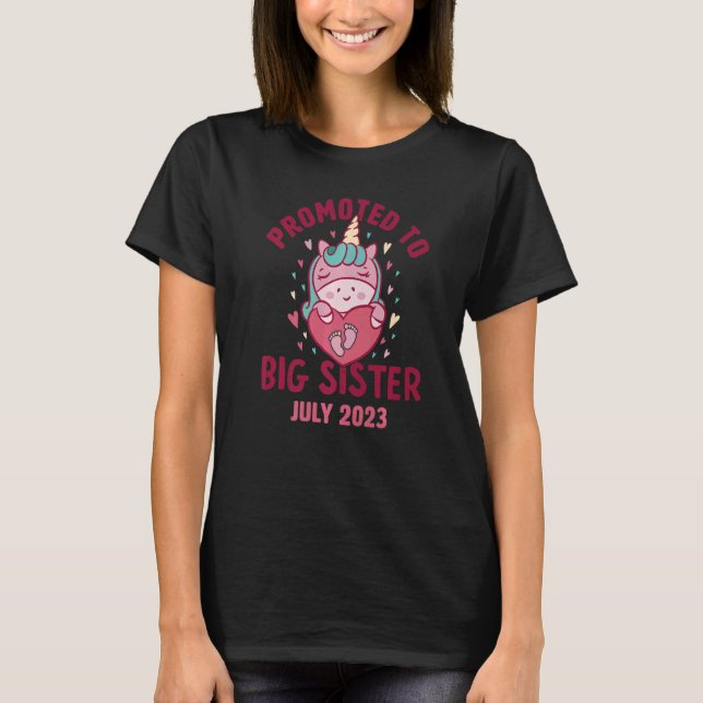 Promoted to Big Sister July 2023 Unicorn Hearts Si T-Shirt (Vorderseite)