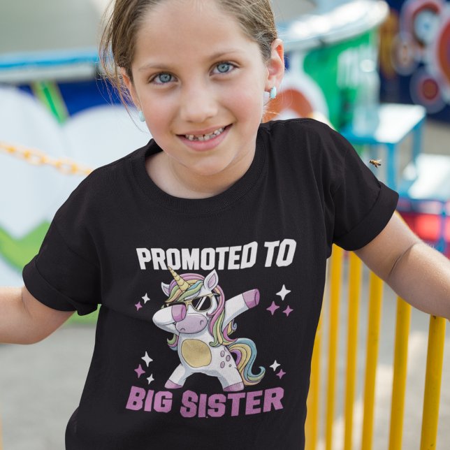 Promoted to Big Sister Unicorn Dab T-Shirt (Von Creator hochgeladen)