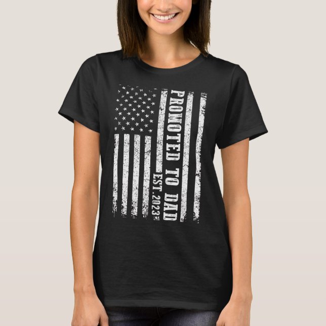 Promoted To Dad 2023 Funny Shirt For New Dad  (Vorderseite)