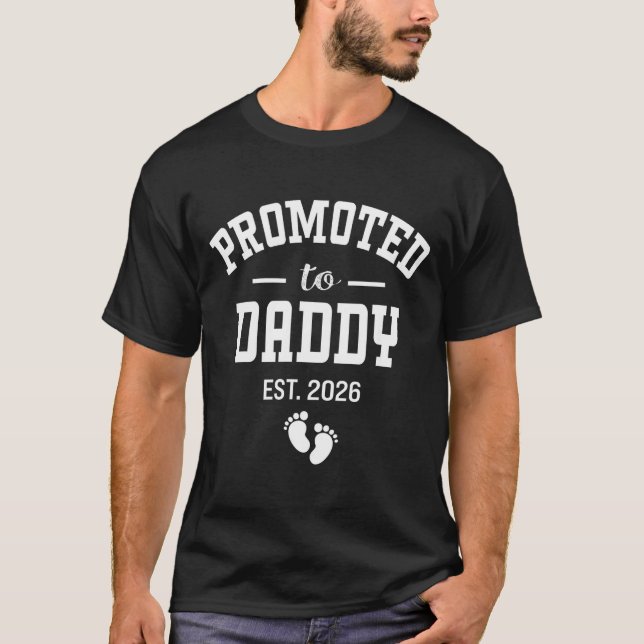 Promoted To Daddy 2026 First Time Dad Men  T-Shirt (Vorderseite)