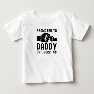 Promoted to daddy est 2022 new dad fathers day baby t-shirt